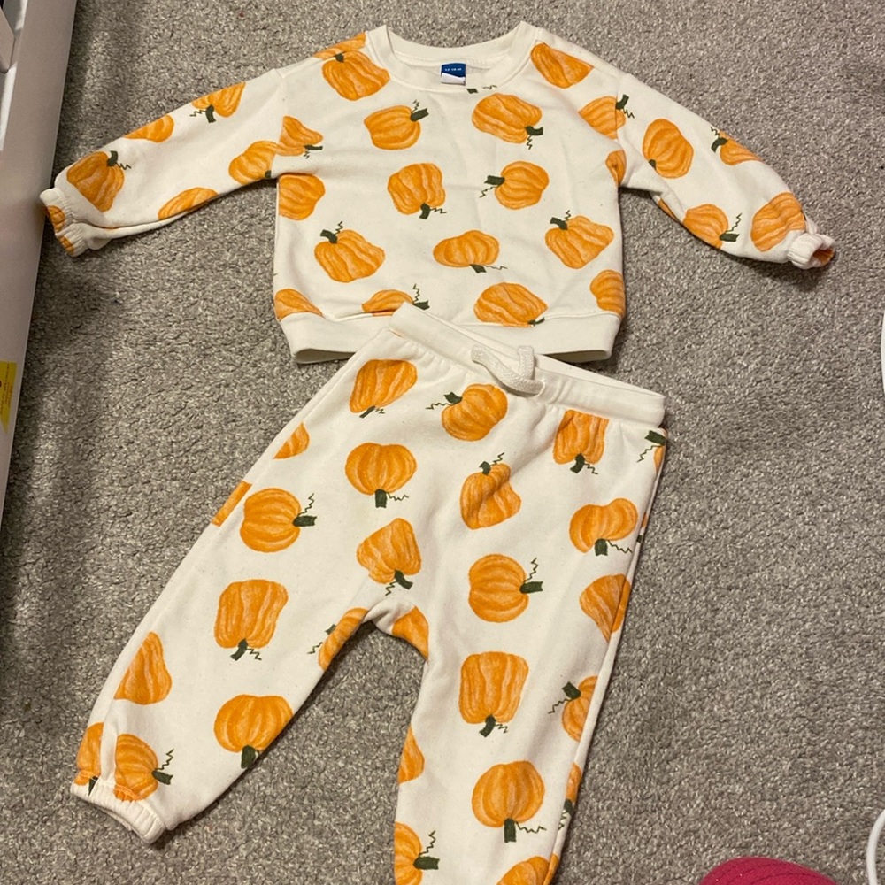Old Navy pumpkin matching set size 12-18 months